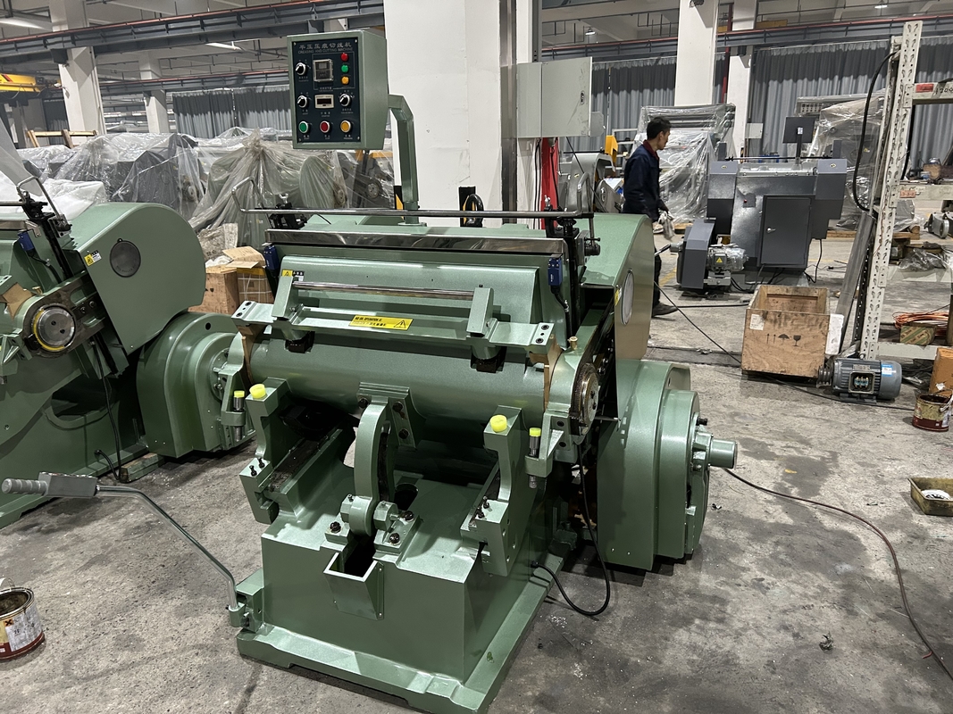 750mm マックス. 紙製品のための作業幅の切削機