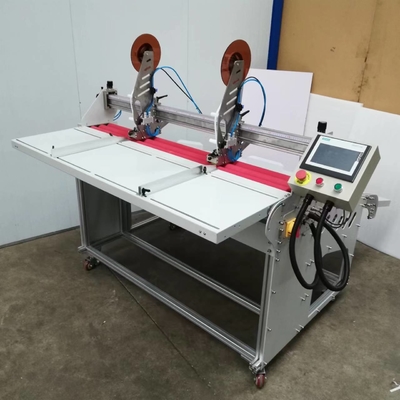 クラフト紙およびポリ塩化ビニール板のための PLC 粘着テープ アプリケーター機械