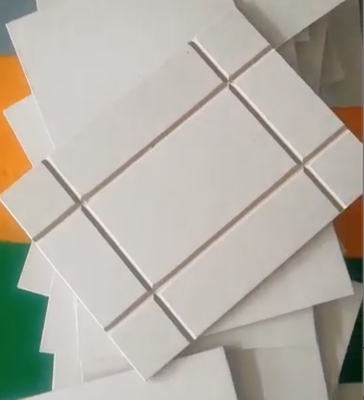 板紙箱の作成のための紙箱Vの溝を作る機械